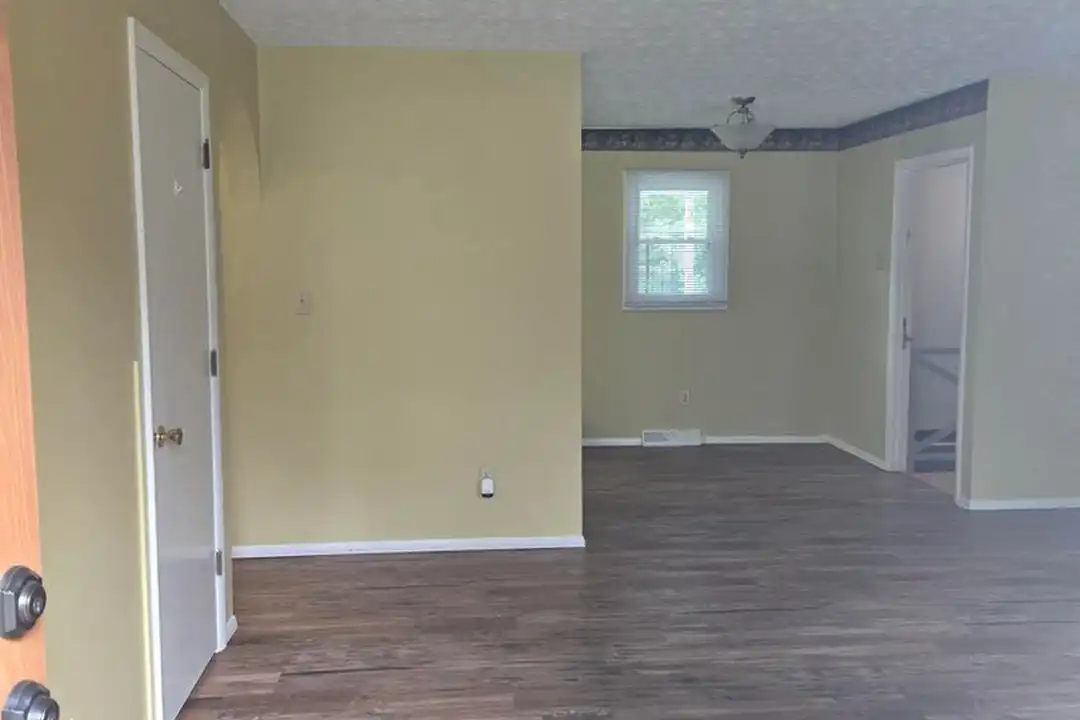 1301 Cobblestone Ct - More