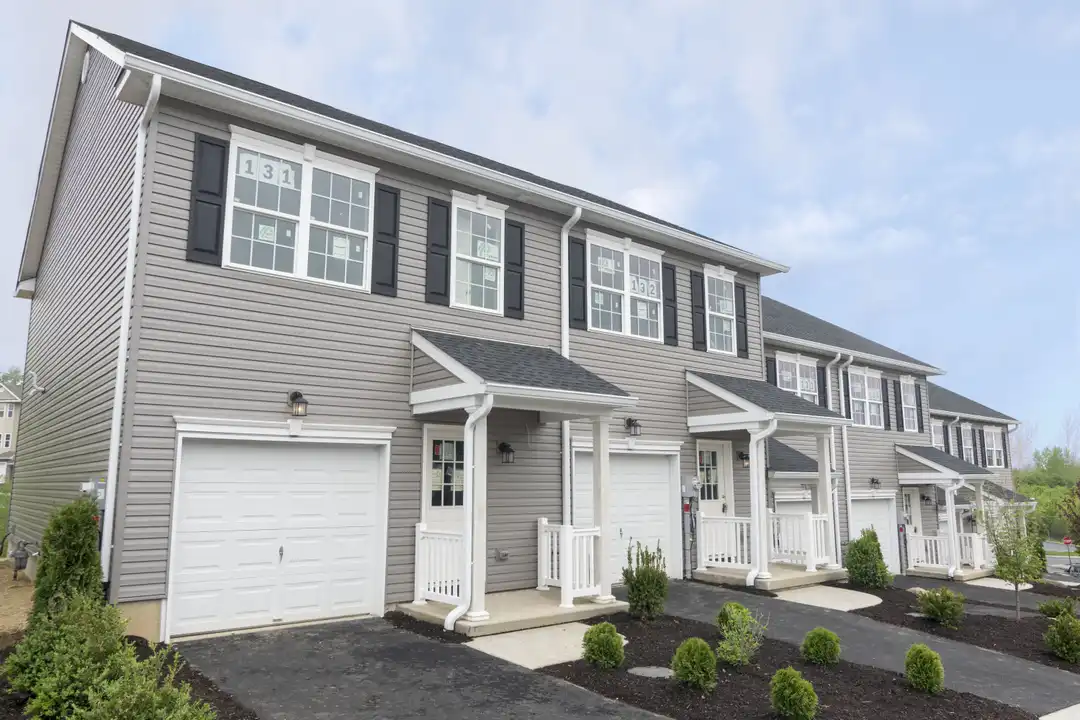 2033 Arey Ln – photo 1 of 13