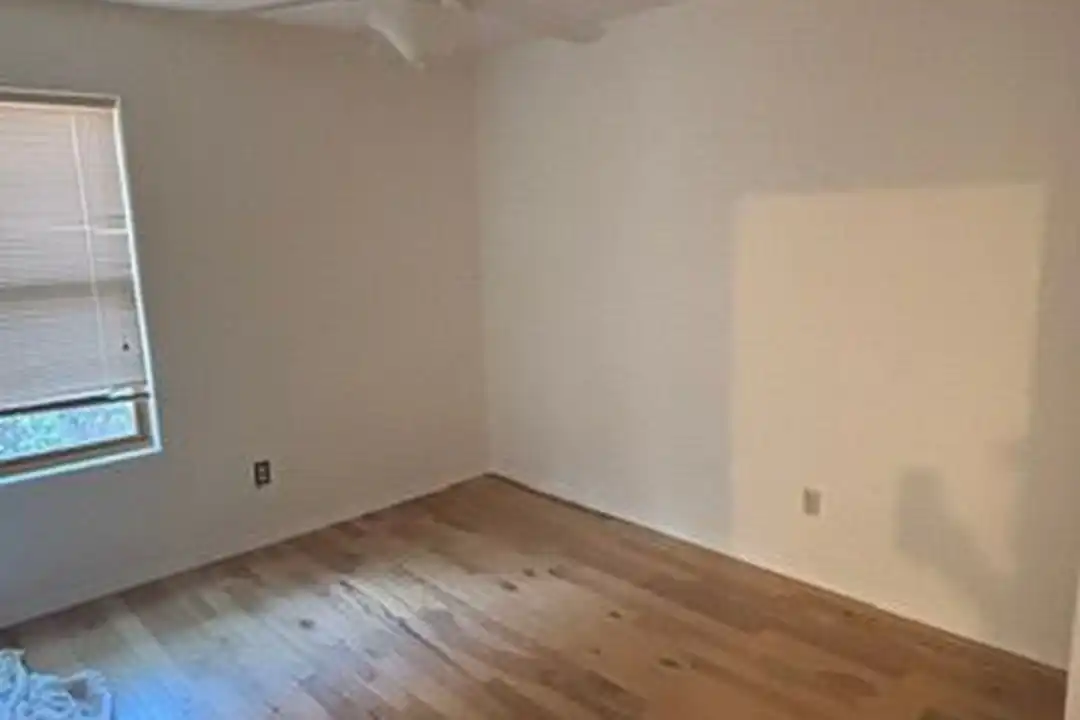 1429 Tiffany Ln SE - View 3