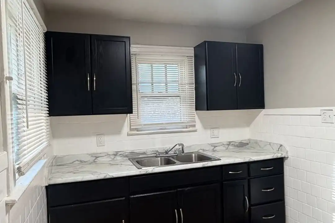 1028 N Olney St unit 1030 N Olney St – pohled 4