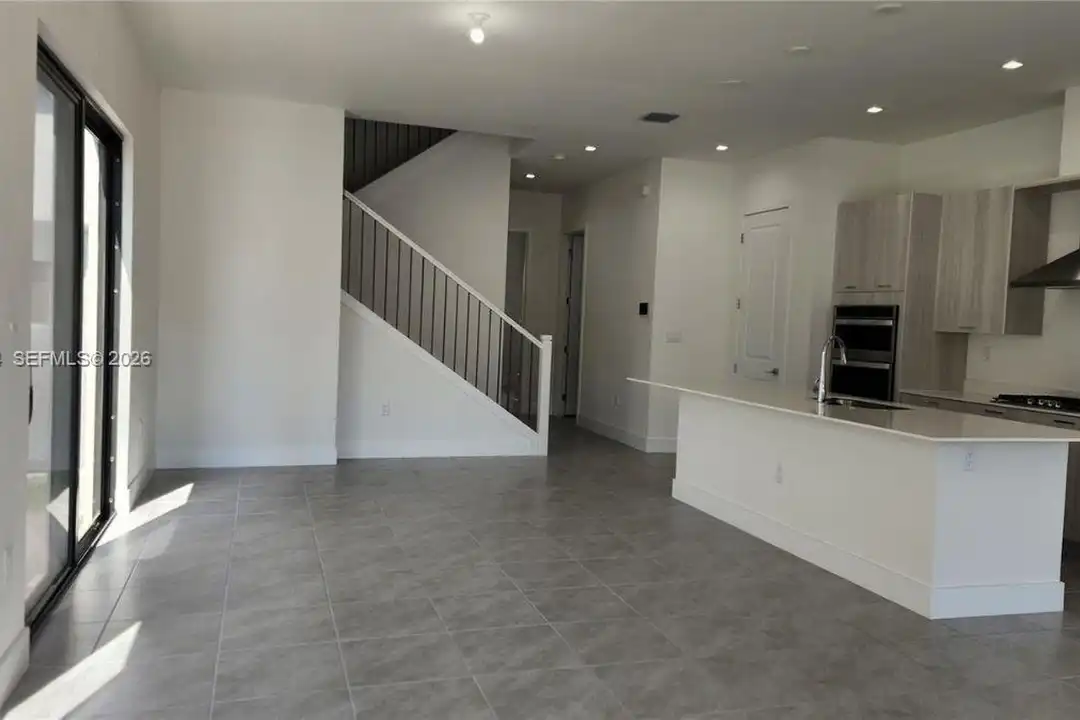 House in Doral - More