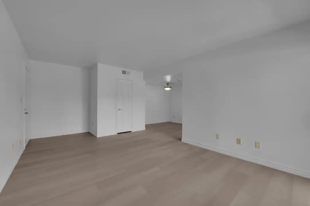5295 Indian River Dr - View 2