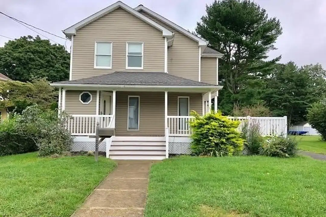 223 Lewis St - View 2