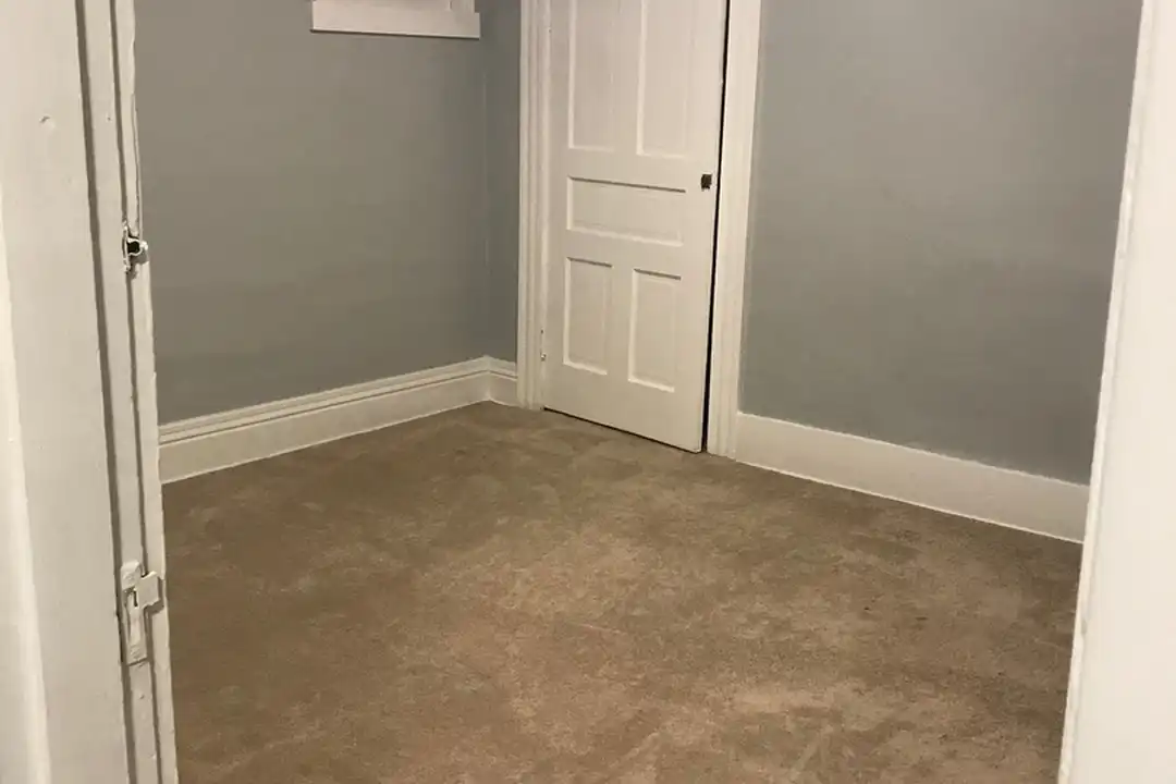 109 Kenova St - More