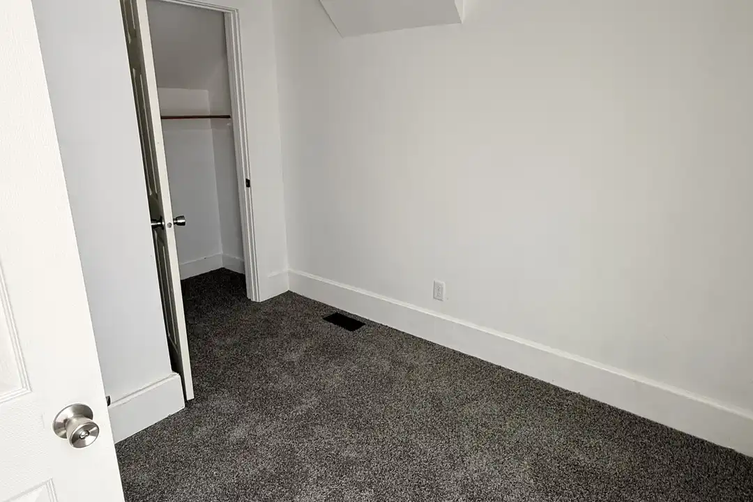 621 Hackett St - View 3