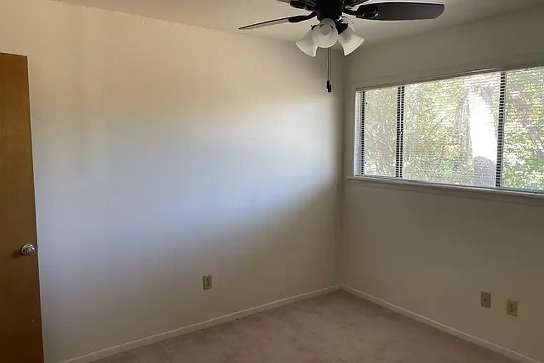 Eagle Pass Apartments – photo 1