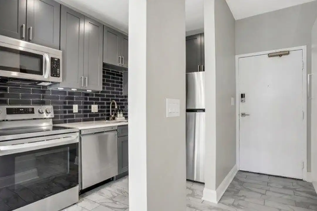 1421 Peachtree St NE #103-A - More
