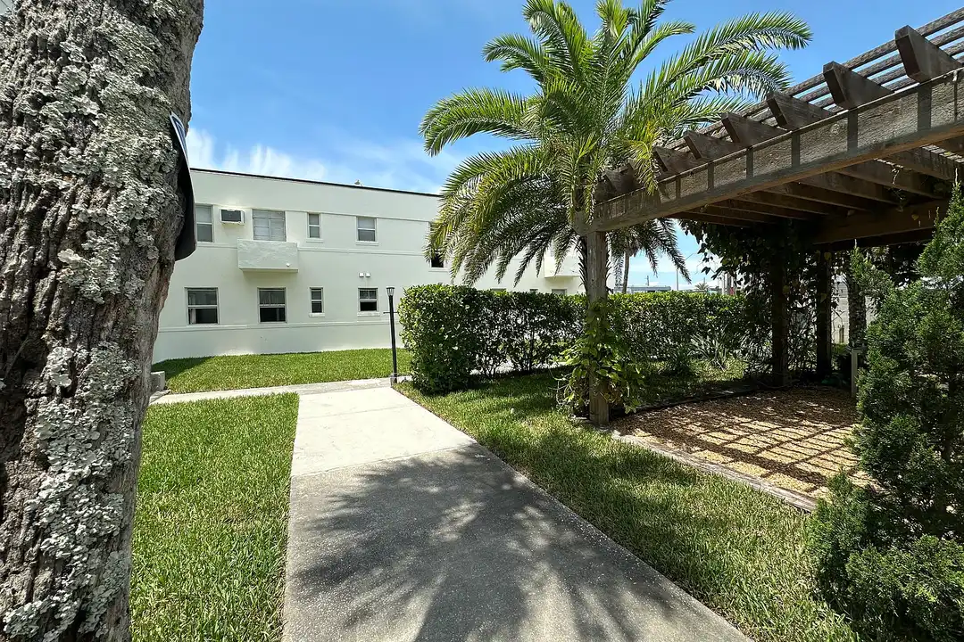 Curated visual reference: Beach Apartments With Ocean Access In Fl Reference: Ocean Reef Apartments 220 5Th Ave S Jacksonville Beach Fl