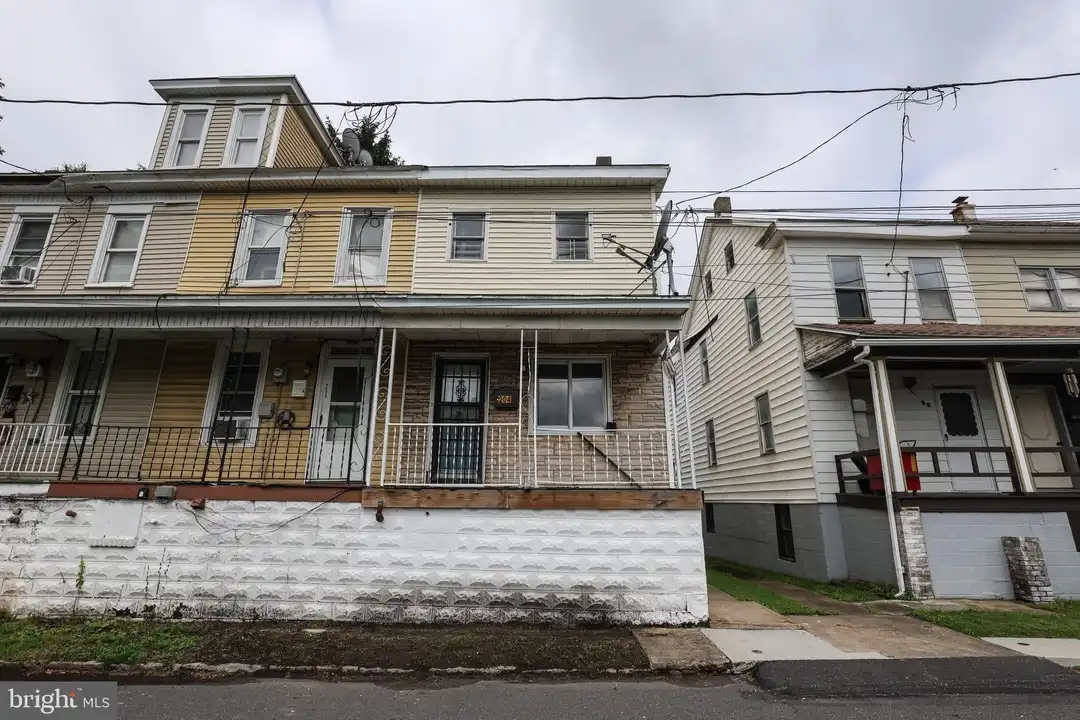 204 3rd St – photo 1 of 23