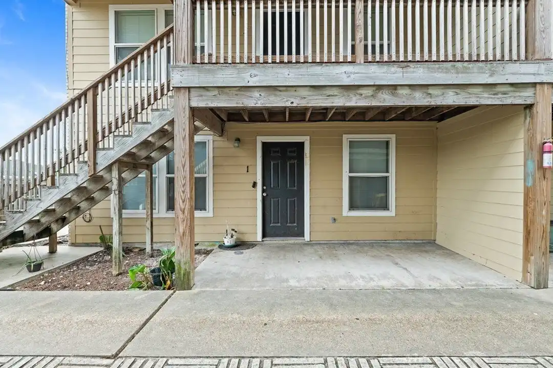 659 Redwood Ave #759 1 – photo 1 of 9