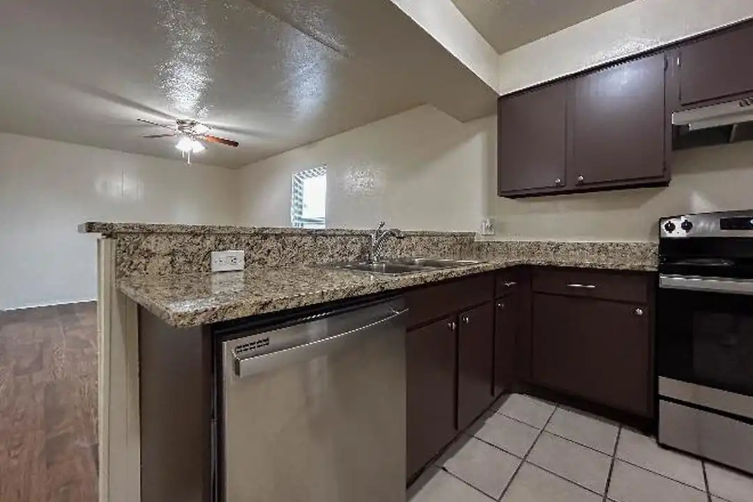 2512 W Hickory St - More