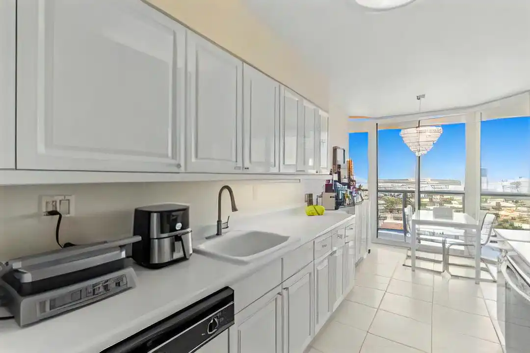 3561 Yacht Club Dr - View 6