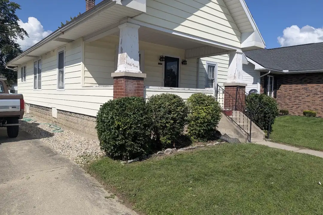 527 E Fulton St – photo 1 of 5