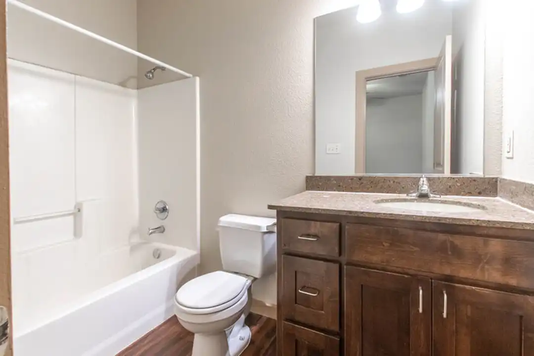 621 Bernard St unit 12 - More