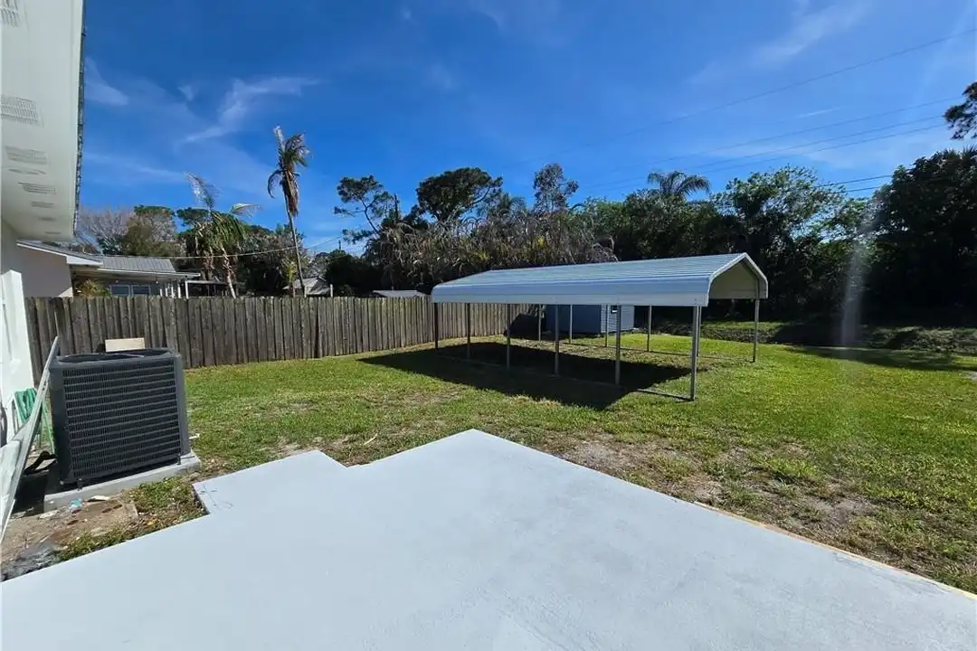 5968 SE Avalon Dr - View 4