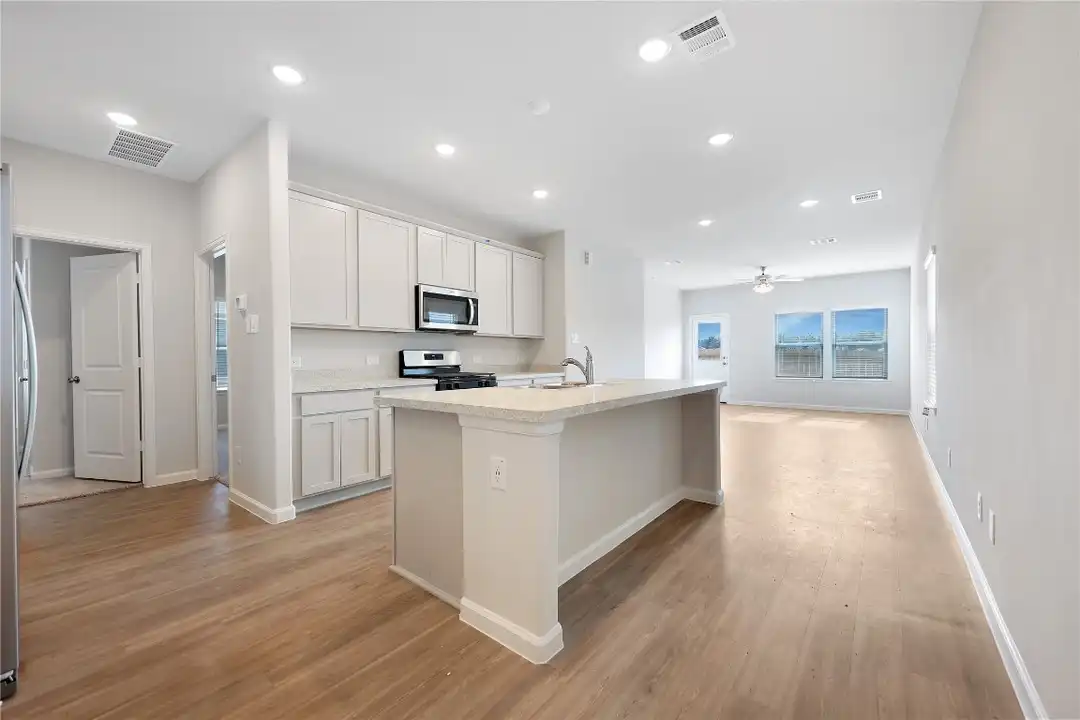 16632 Aurora St - View 6