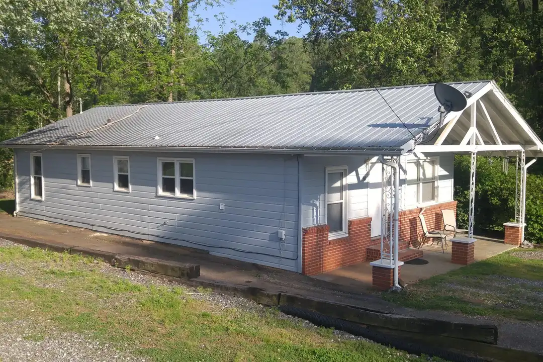 30 Hill Top Dr – photo 1 of 9