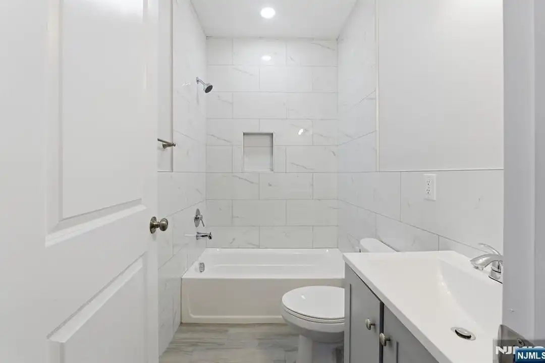 15 E Highland Ave - More