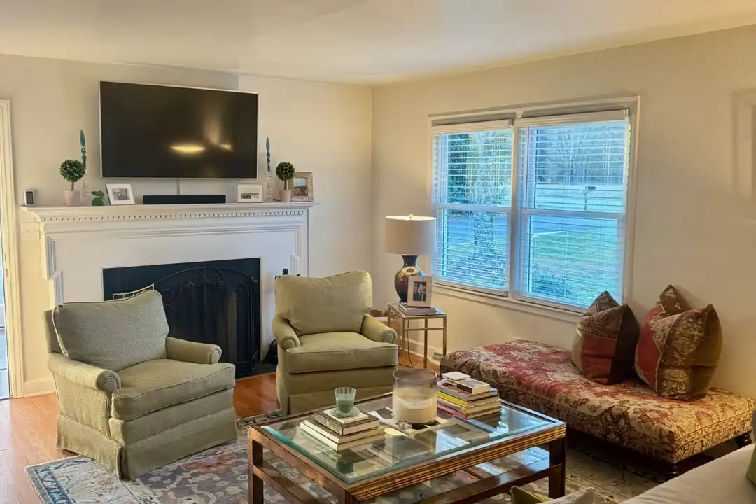 1635 W Lexington Ave Ext - View 3