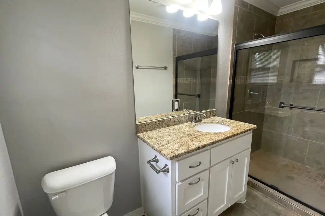 2033 Horton Ave - More