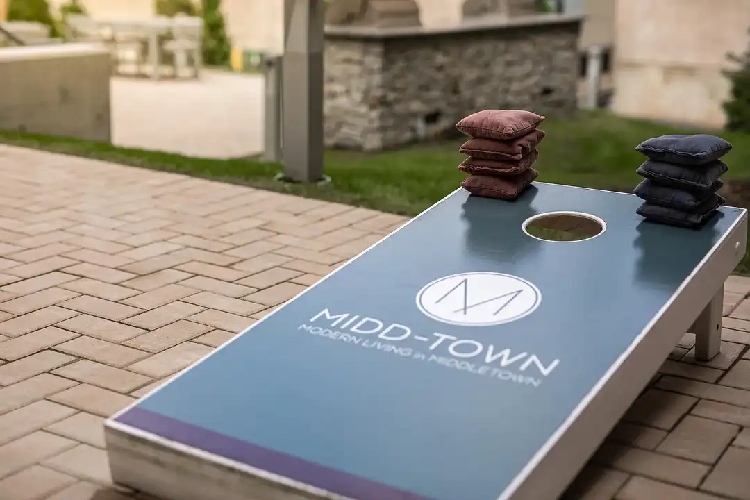 Midd-Town – photo 1