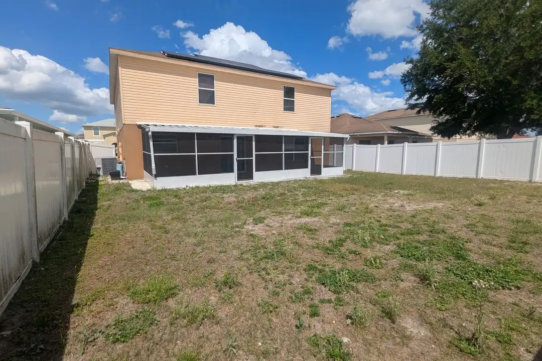 1628 Strathmore Cir - View 3