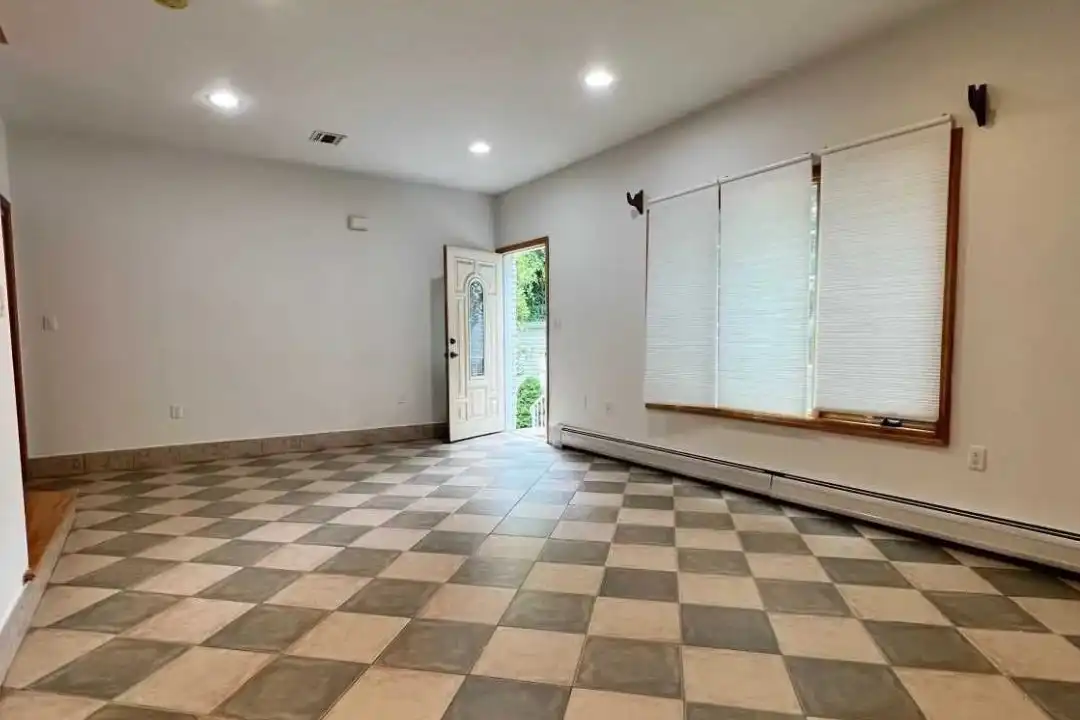 367 Morse Ave unit 2 - View 3