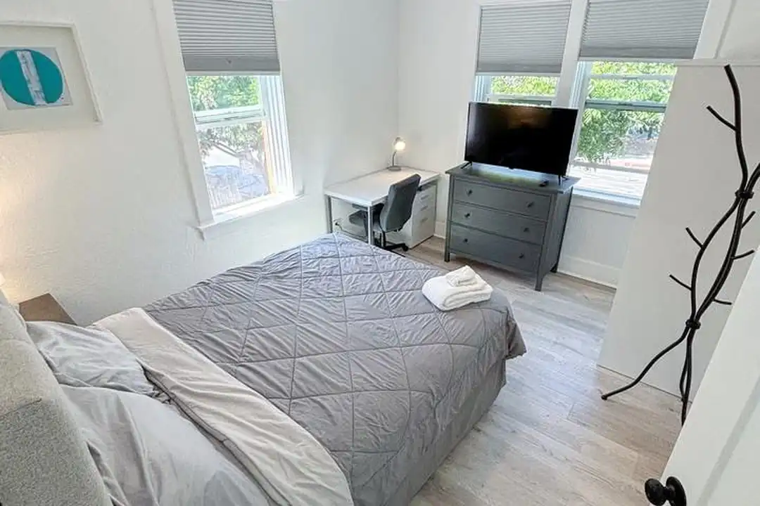 1343 C St unit 5B – photo 1