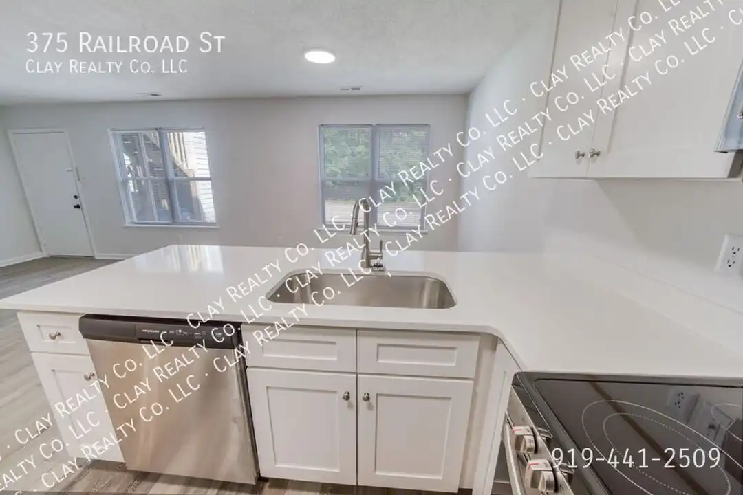 375 Railroad St - View 3