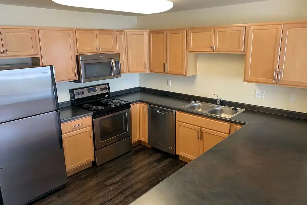 West Lake II Apartments – photo 1
