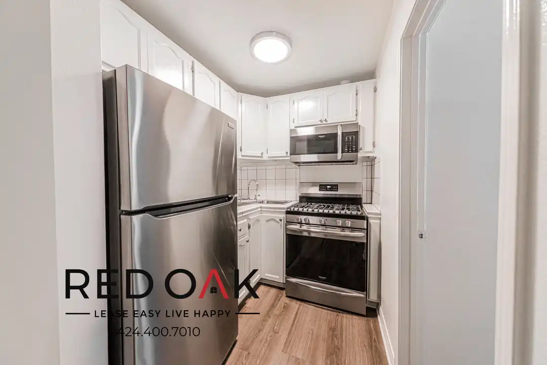 1032 Normandie Ave - View 6