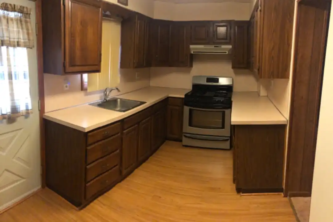 742 Genesee St - More