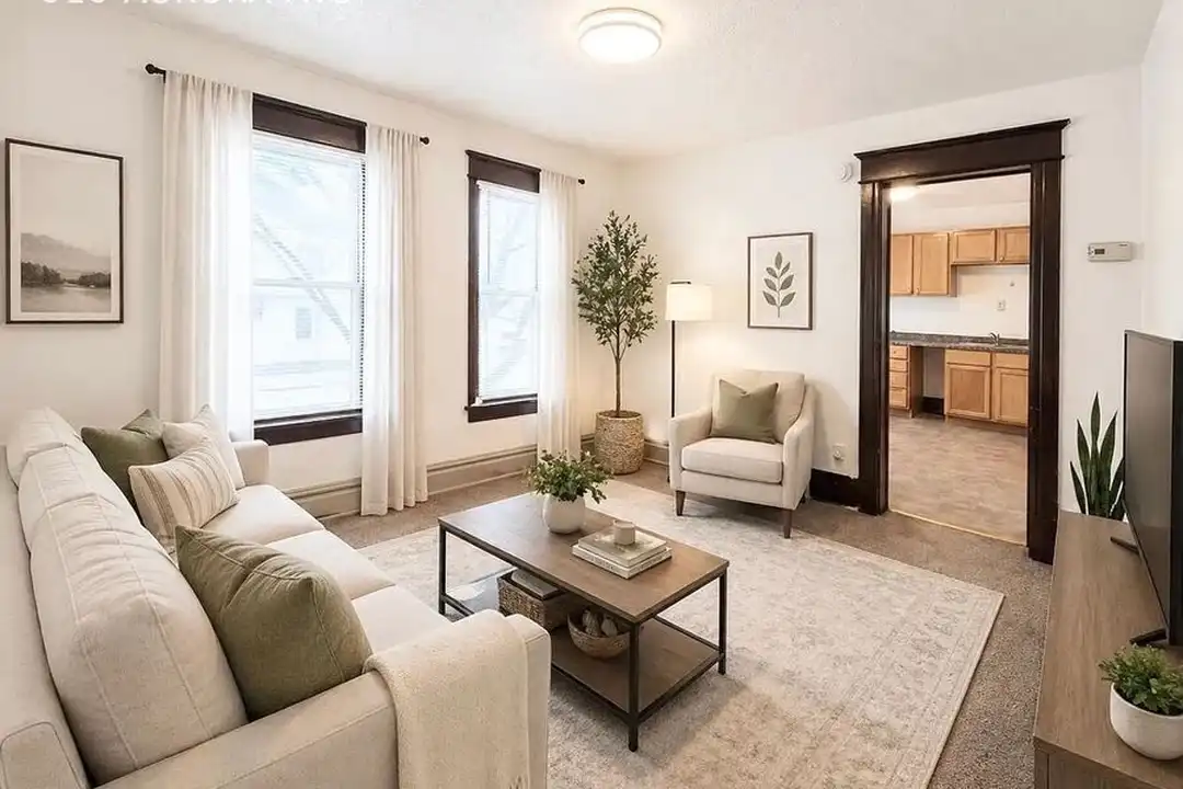 315 Aurora Ave - View 2
