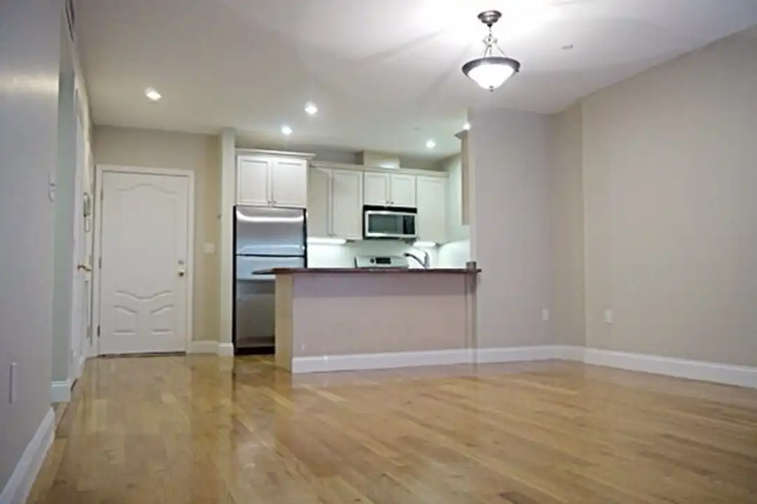 1522 VFW Parkway unit 402 - View 3