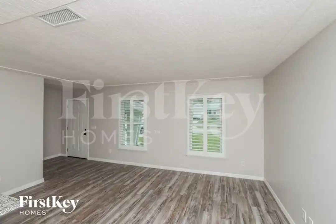 525 Sacre Coeur Dr - View 3