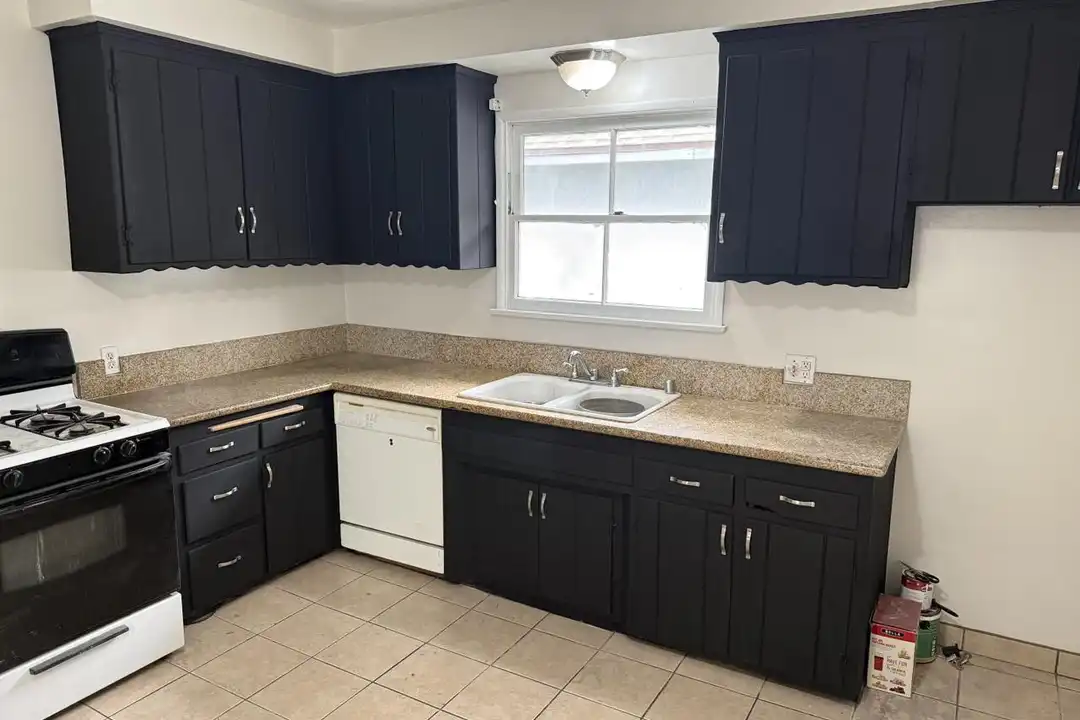 16007 Victory Blvd - More