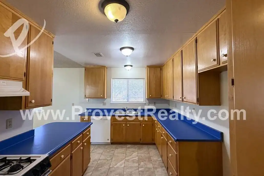 11045 Kiowa Rd - More