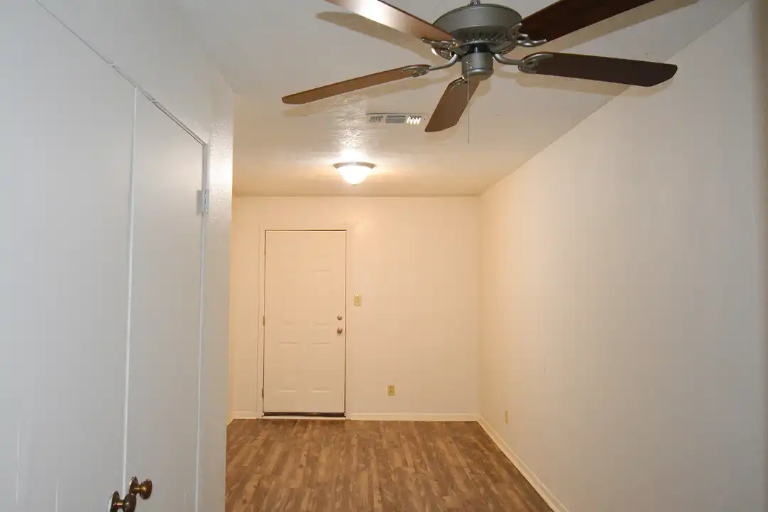 2109 Joel St - View 4