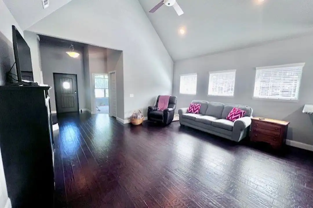 3201 SW Stoneway Ave - View 2