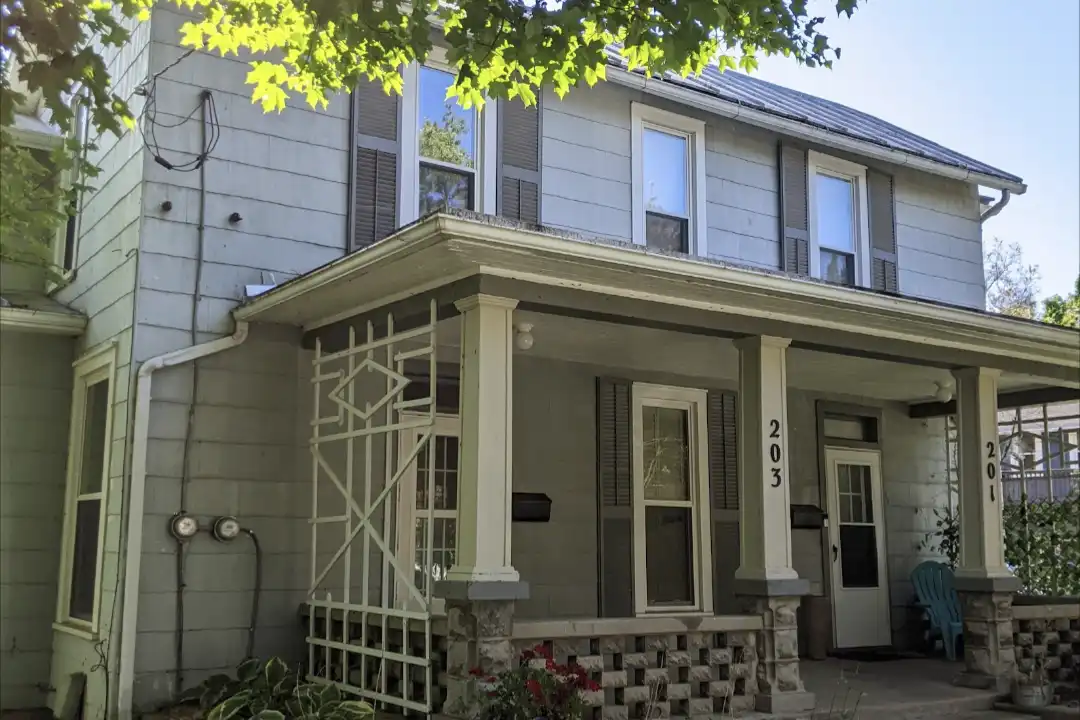 203 N Walnut St – photo 1 of 10