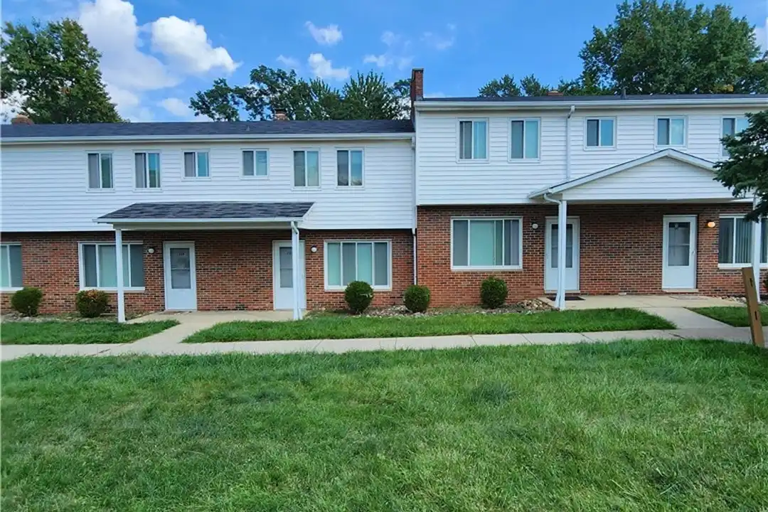 83 E Sprague Rd – photo 1 of 12