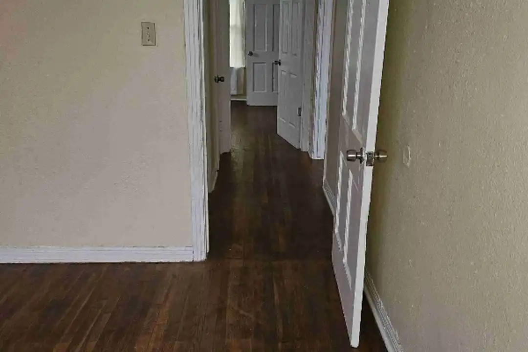 4833 Johnston Dr – photo 1