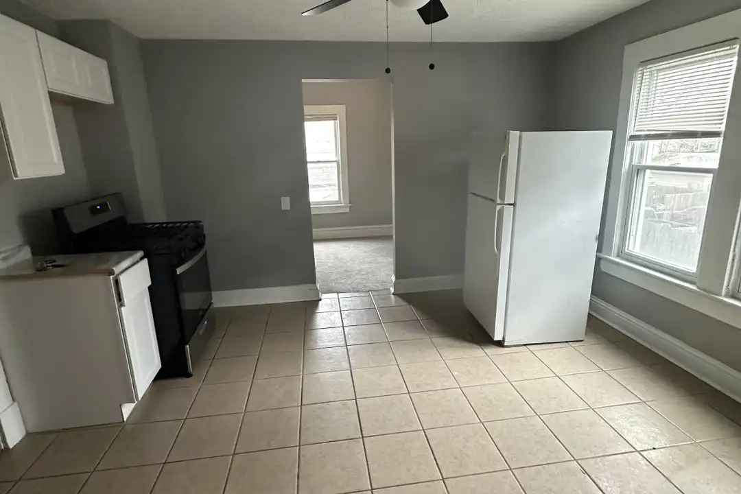 4520 Bush Ave unit 4 – photo 1