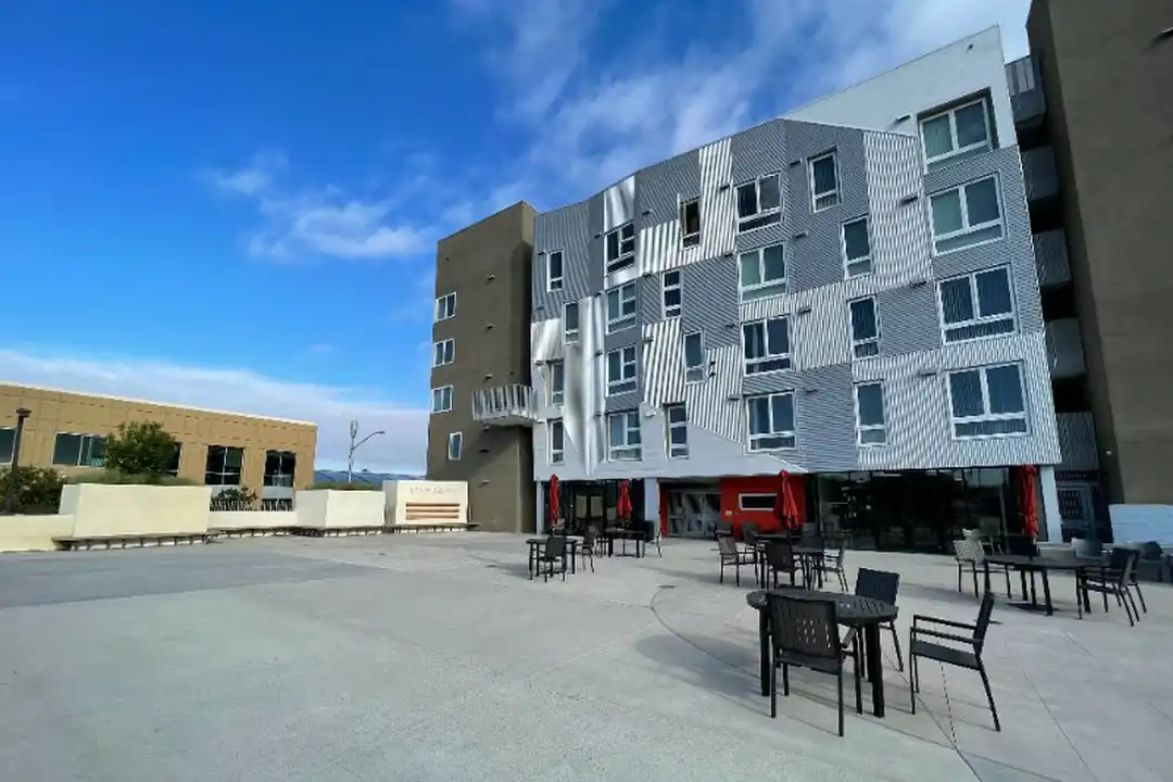 Apartment in San Diego - View 2