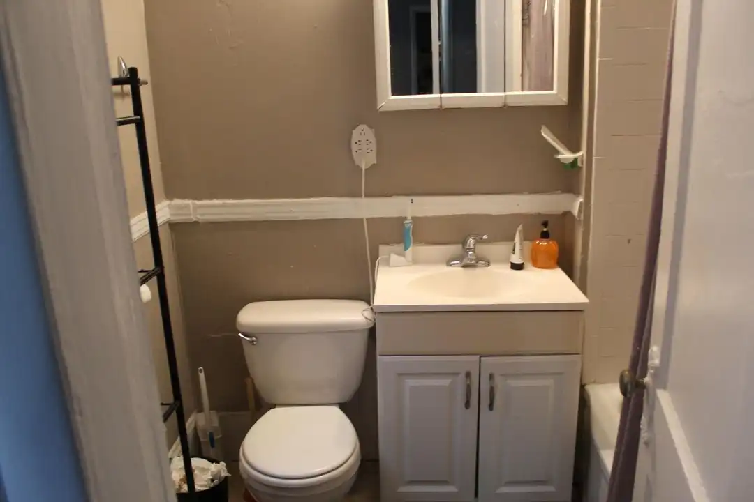 439 Park Dr - More