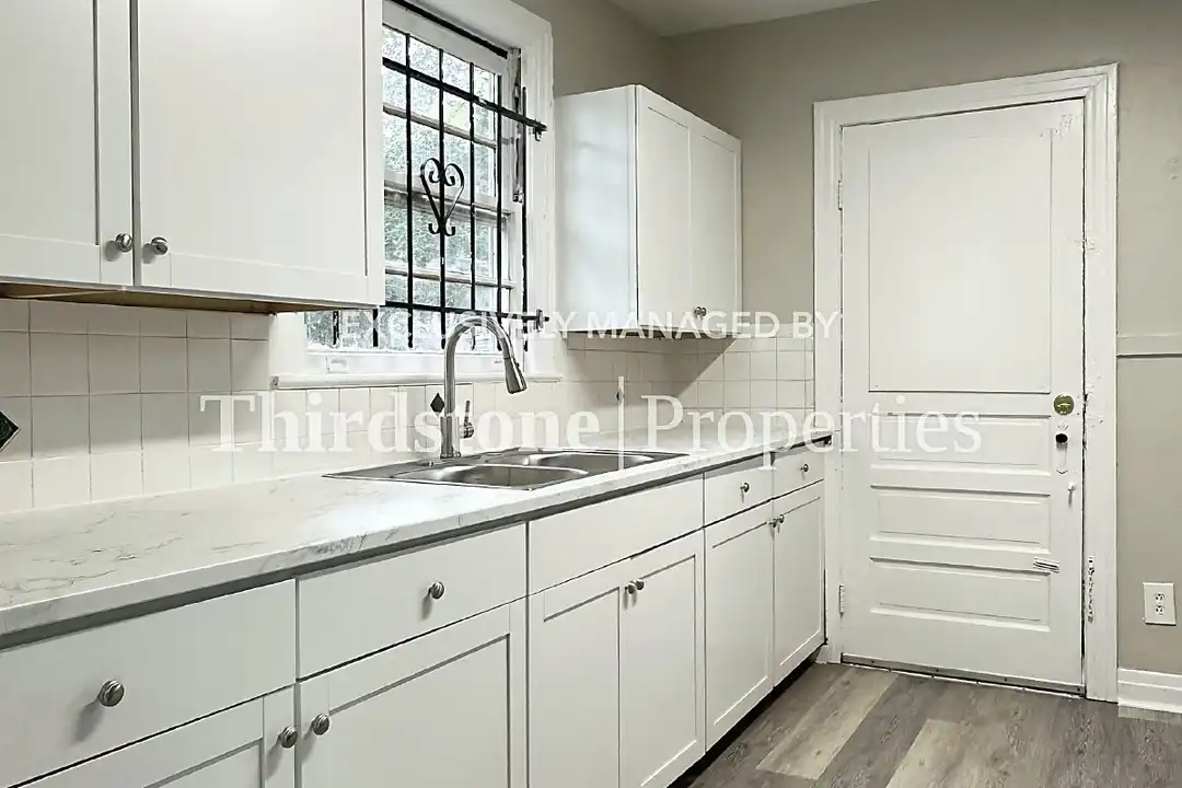 562 W 49th St – pohled 5