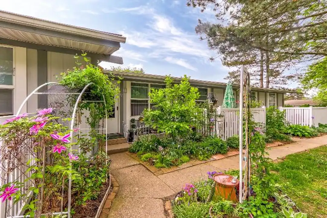 900 Dawn Ct – photo 1 of 18