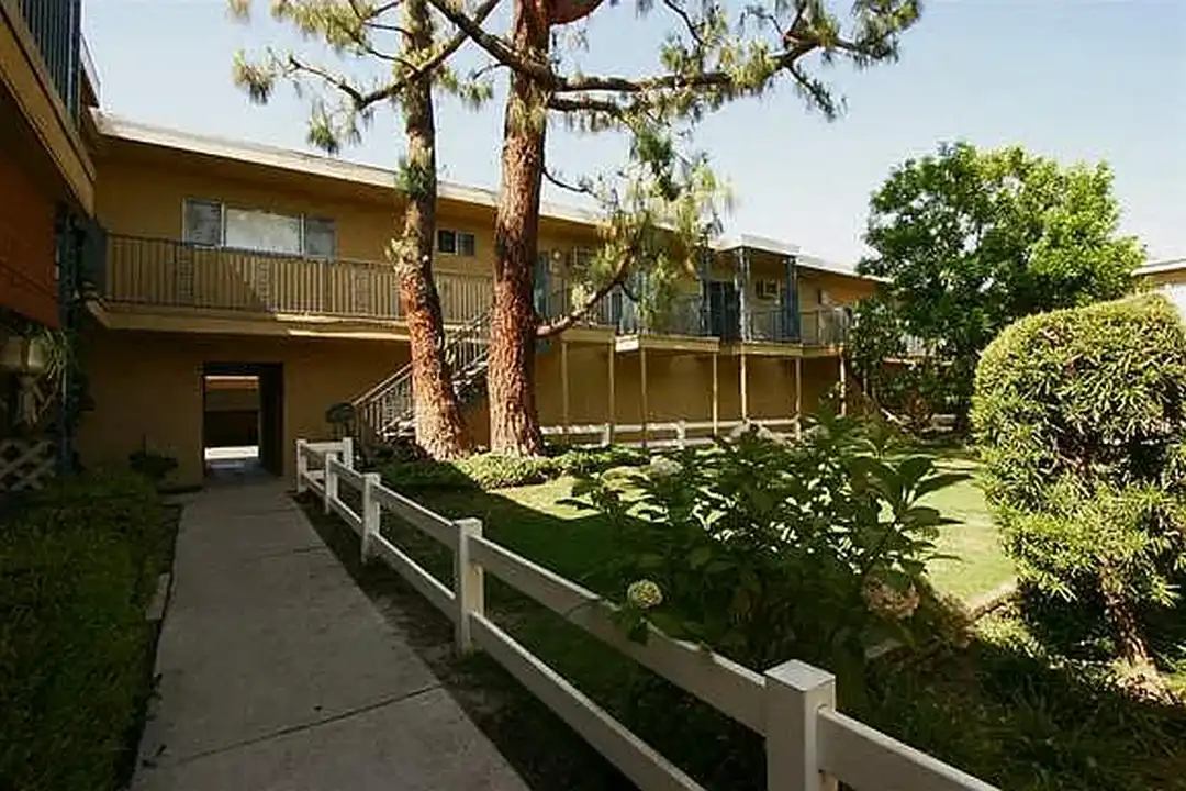 Apartment in Pasadena - View 3