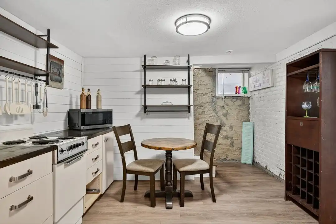 1821 6th Ave - More