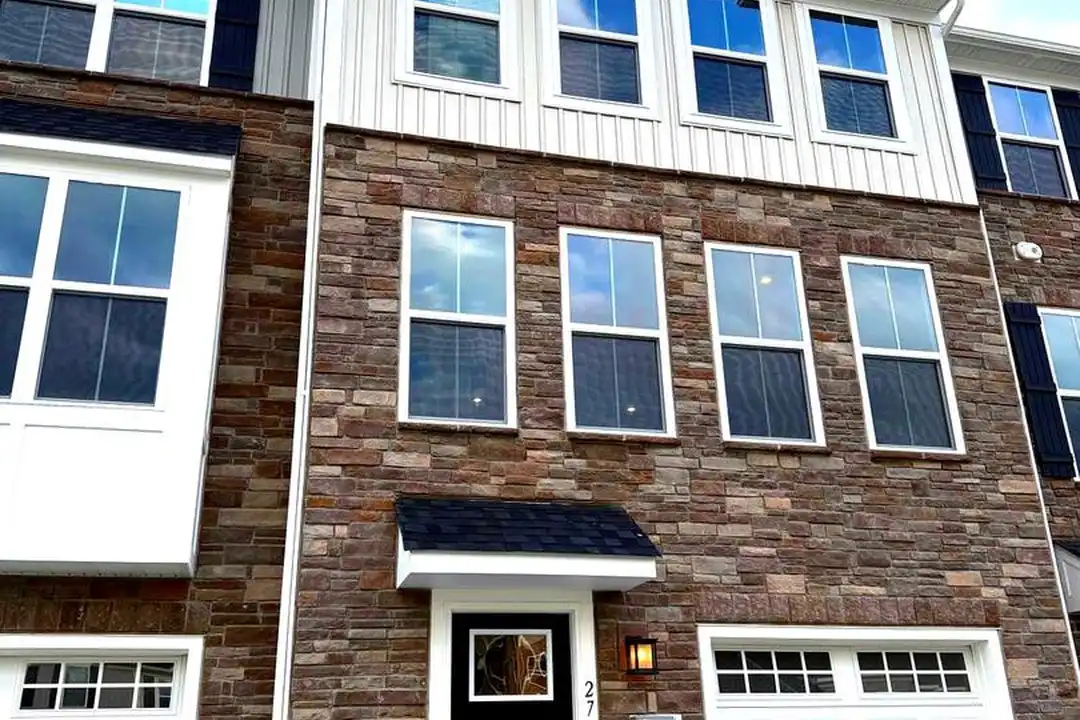 27 Foxwood Dr – photo 1 of 42